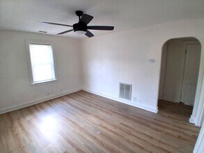 932 Meadow Dr in Charleston, WV - Building Photo - Building Photo