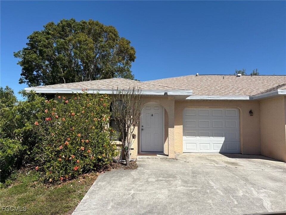 405 SE Van Loon Terrace in Cape Coral, FL - Building Photo