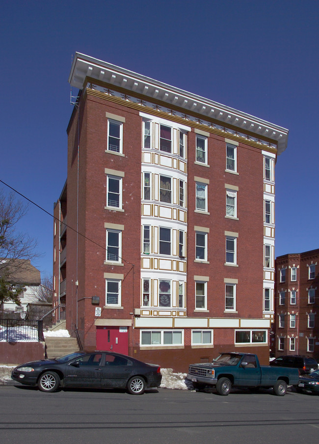 235 E Dwight St in Holyoke, MA - Building Photo - Building Photo