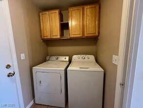 325 Teal Ridge Hills Dr in Henderson, NV - Building Photo - Building Photo