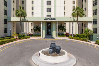 San Seair in St Pete Beach, FL - Foto de edificio - Building Photo