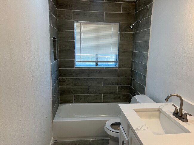 1010 Montclair Dr in Garland, TX - Building Photo - Building Photo