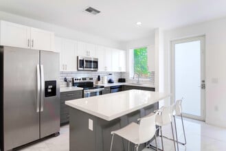 1175 NW 26th St in Miami, FL - Building Photo - Building Photo