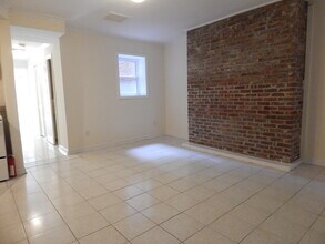 135 Sussex St, Unit 1 in Jersey City, NJ - Foto de edificio - Building Photo
