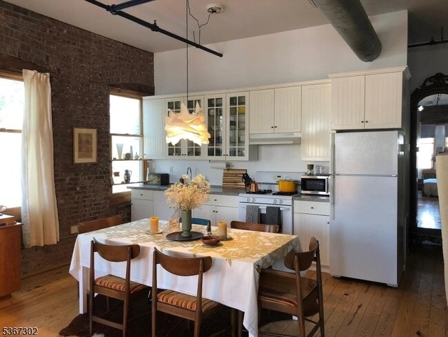 property at 9 Crawford St