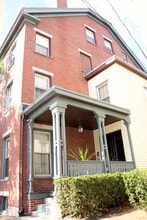 147 Pearl St, Unit 7 in Portland, ME - Foto de edificio - Building Photo