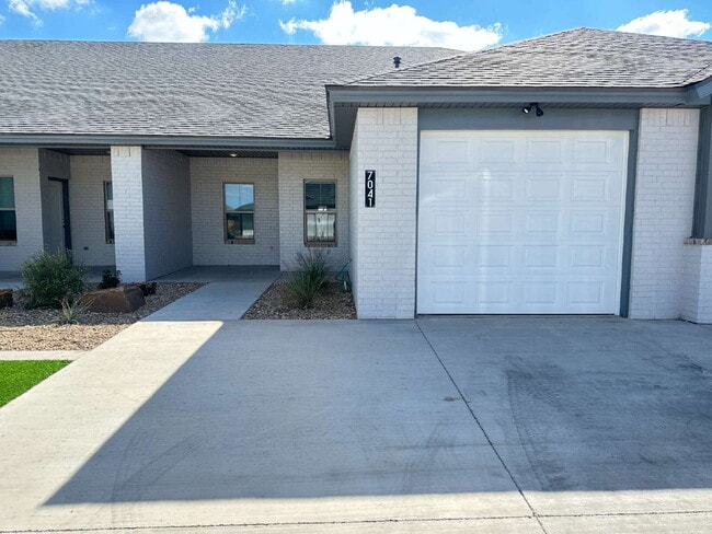 7048 41st St in Lubbock, TX - Building Photo - Building Photo