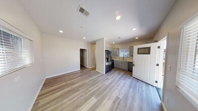 5239 Tipton St in San Diego, CA - Building Photo - Building Photo