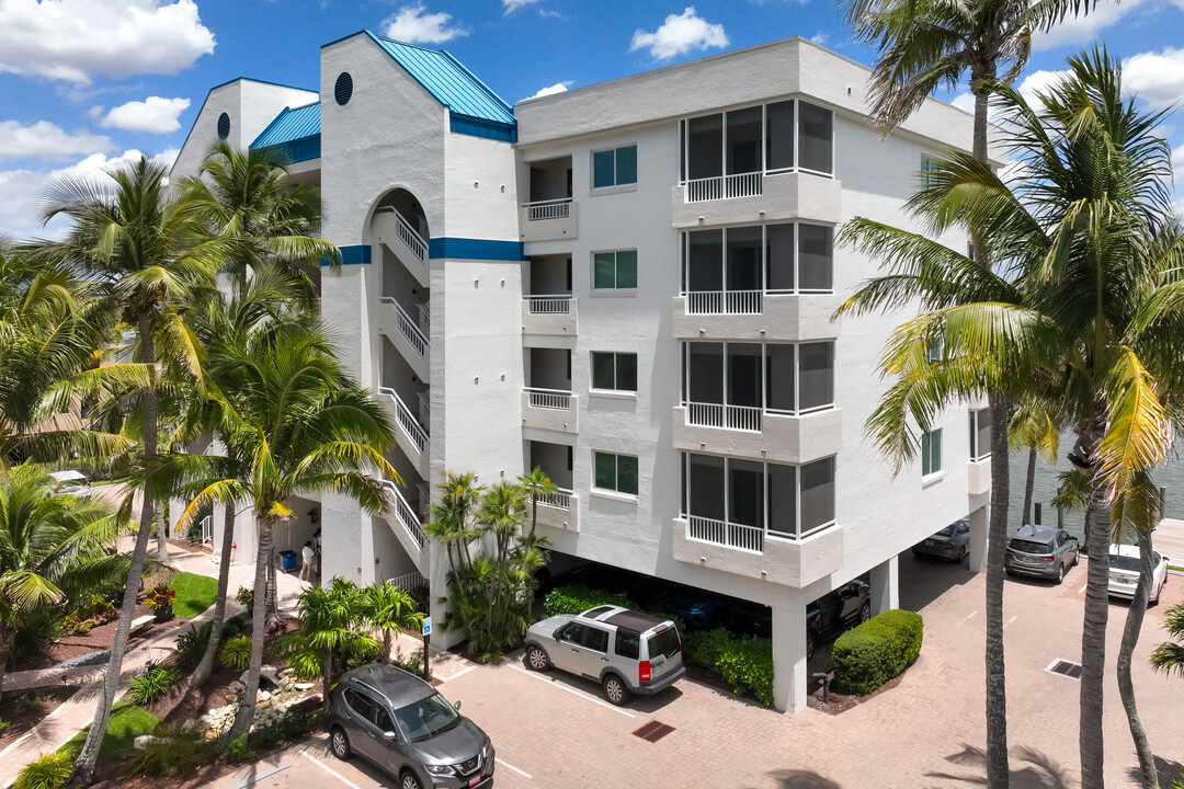 Vanderbilt Condos in Naples, FL - Building Photo