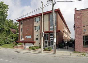1630 W National Ave in Milwaukee, WI - Building Photo - Building Photo