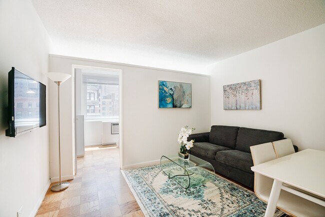 230 W 55th St in New York, NY - Building Photo - Building Photo