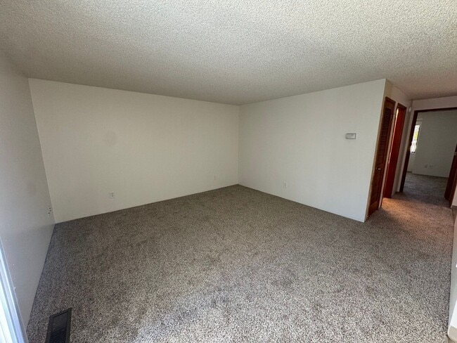 property at 621 Glen Creek Rd NW
