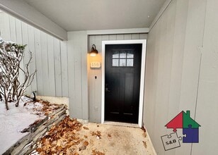 156 Martindale Rd in Shelburne, VT - Building Photo - Building Photo