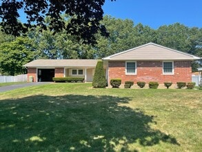 53 Strathmore Village Dr in Centereach, NY - Building Photo - Building Photo