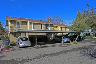 Shadow Creek Condominiums in Citrus Heights, CA - Building Photo - Building Photo