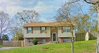 1620 Woodlawn St in Cleveland, TN - Building Photo