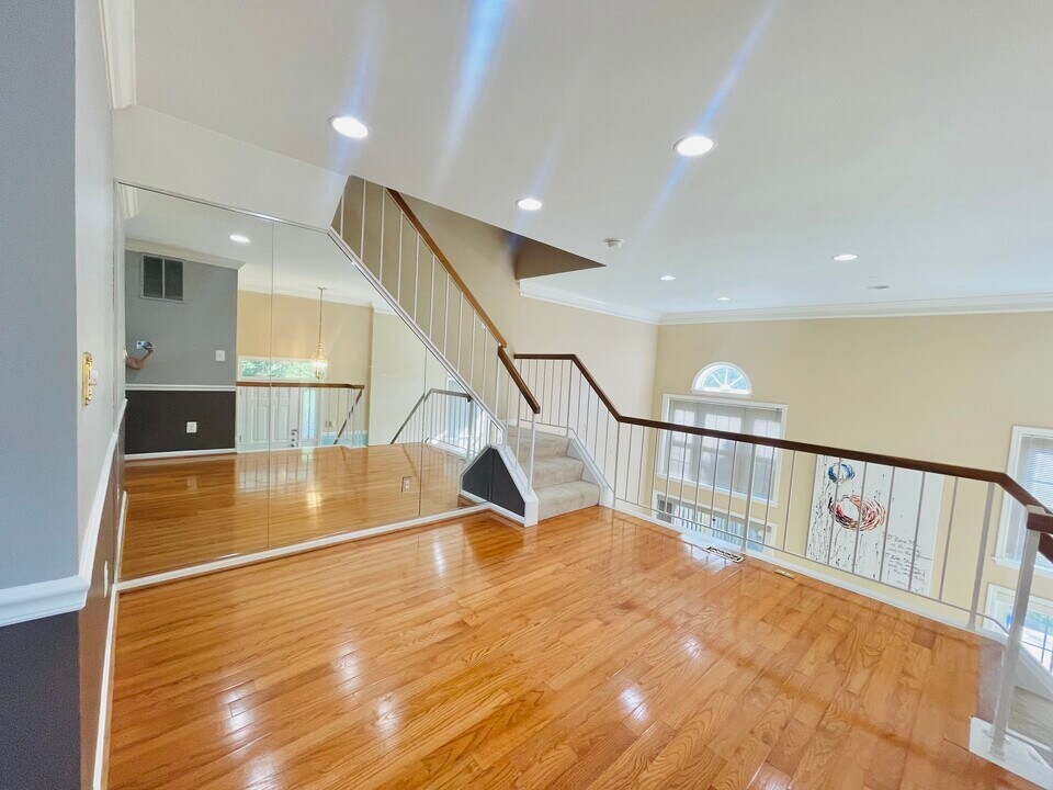 20400 Lindos Ct in Gaithersburg, MD - Building Photo