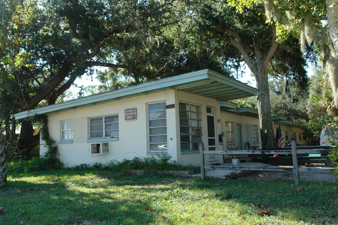 5160 S Ridgewood Ave in Port Orange, FL - Building Photo