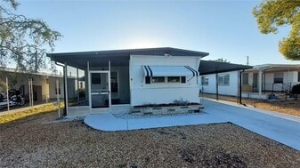 2125 Kepner Dr in Holiday, FL - Building Photo