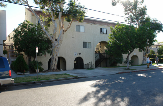 724 E Windsor Rd in Glendale, CA - Foto de edificio - Building Photo