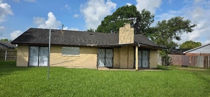 8443 Gulfwood Ln in Houston, TX - Building Photo - Building Photo