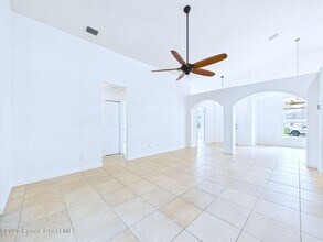 207 Alcantarra St NW in Palm Bay, FL - Foto de edificio - Building Photo