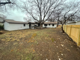 735 N Abilene Ave in Valley Center, KS - Foto de edificio - Building Photo