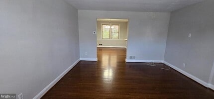 1817 Darrich Dr in Parkville, MD - Foto de edificio - Building Photo