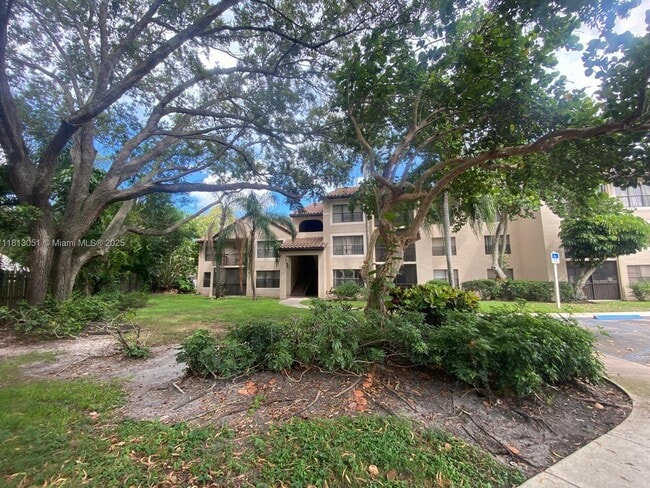 4201 W McNab Rd in Pompano Beach, FL - Building Photo - Building Photo