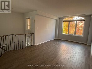 127 Galleria Pkwy in Markham, ON - Building Photo - Building Photo