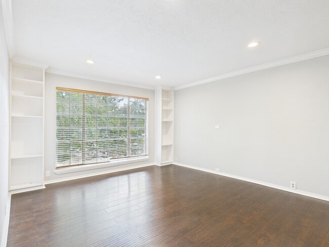 5353 Richmond Ave. in Houston, TX - Building Photo - Building Photo