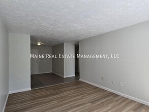 10 Tall Pines Dr in Lewiston, ME - Building Photo - Building Photo