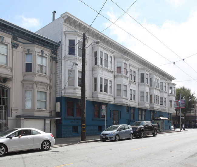 3585-3595 18th St in San Francisco, CA - Foto de edificio - Building Photo