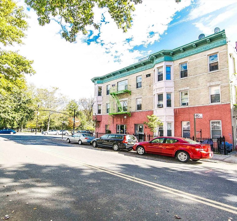 199 Prospect Park SW in Brooklyn, NY - Building Photo