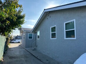241 W 89th St in Los Angeles, CA - Building Photo - Building Photo