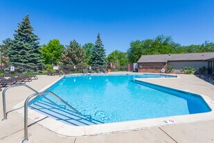 Remington Place Apartments in Schaumburg, IL - Building Photo