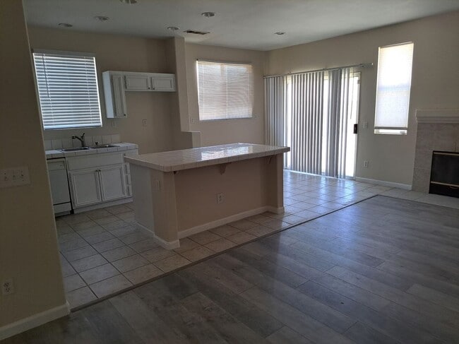 11748 Luna Rd in Victorville, CA - Building Photo - Building Photo