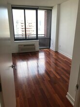 389 Washington St, Unit 23G in Jersey City, NJ - Building Photo - Building Photo