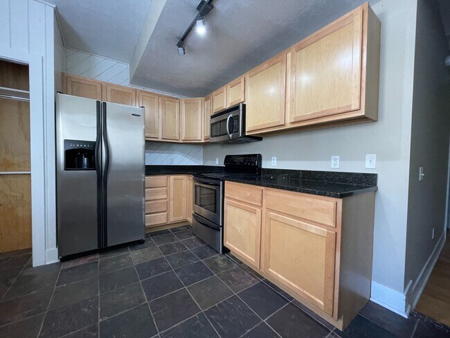 933 E Front St in Traverse City, MI - Building Photo - Building Photo