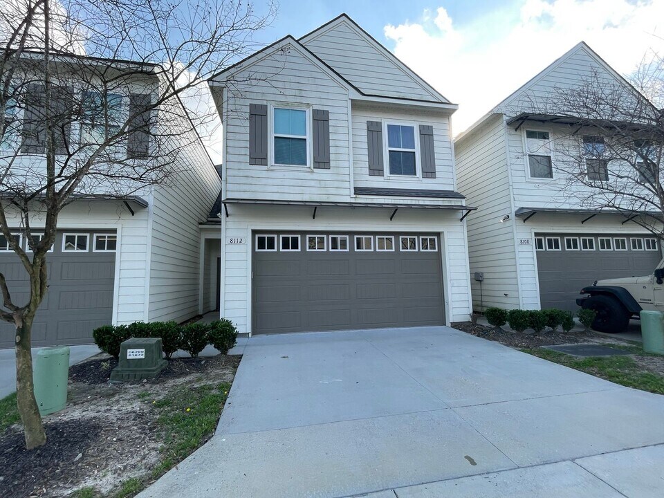 8112 Village Lake Ave in Baton Rouge, LA - Building Photo