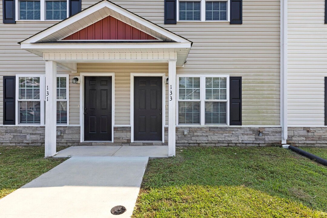 133 Cornerstone Dr in Beulaville, NC - Building Photo