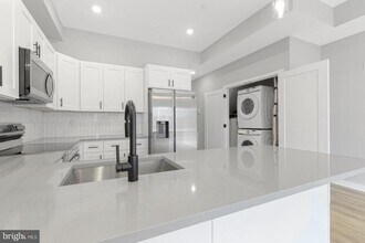 919 N 15th St in Philadelphia, PA - Building Photo - Building Photo