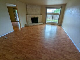 1404 W Cambridge Ave in Visalia, CA - Building Photo