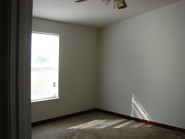905 Plumas Ave in Olivehurst, CA - Building Photo - Building Photo