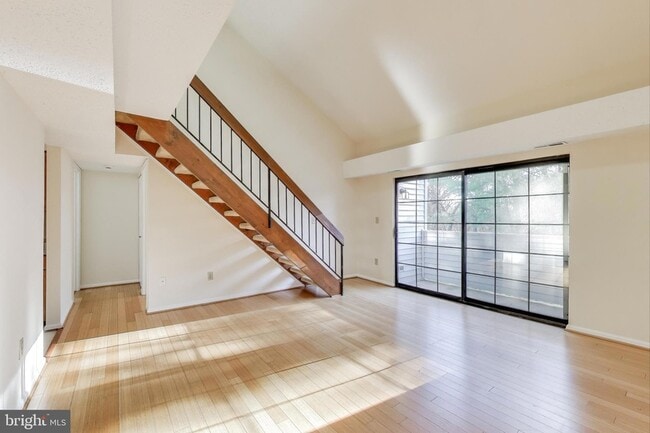 1639 Carriage House Terrace, Unit J in Silver Spring, MD - Building Photo - Building Photo