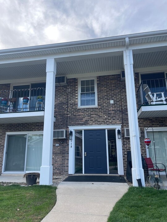 118 Evelyn Ln in Lake Geneva, WI - Foto de edificio