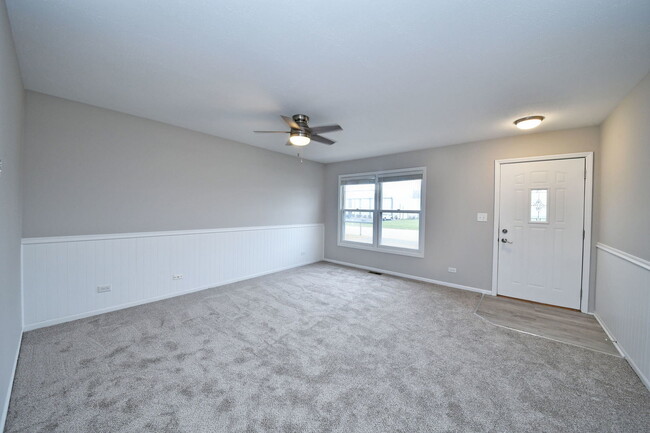 94 W Elm Ave in Cortland, IL - Building Photo - Building Photo