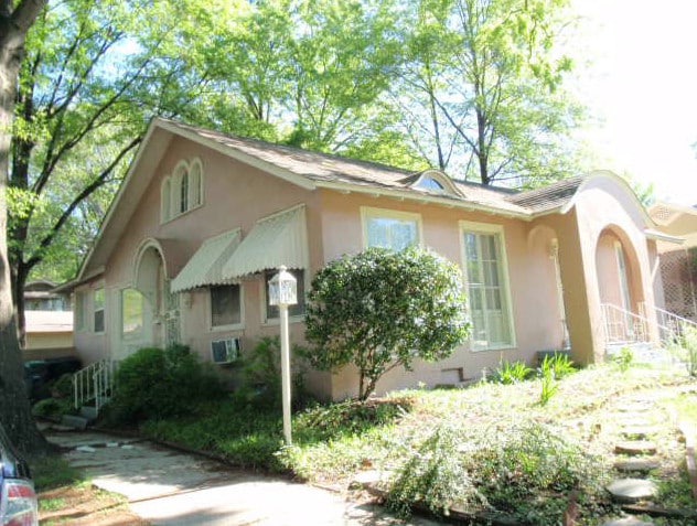 property at 682 N Barksdale St