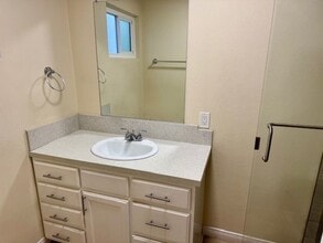 1022 El Camino Dr, Unit B- in Costa Mesa, CA - Building Photo - Building Photo