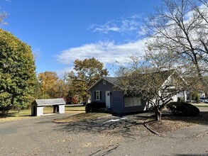 11 Chipmunk Terrace in Bethel, CT - Building Photo - Building Photo